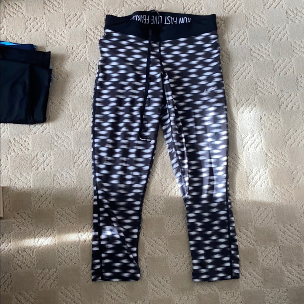 nwot Nike cropped leggings